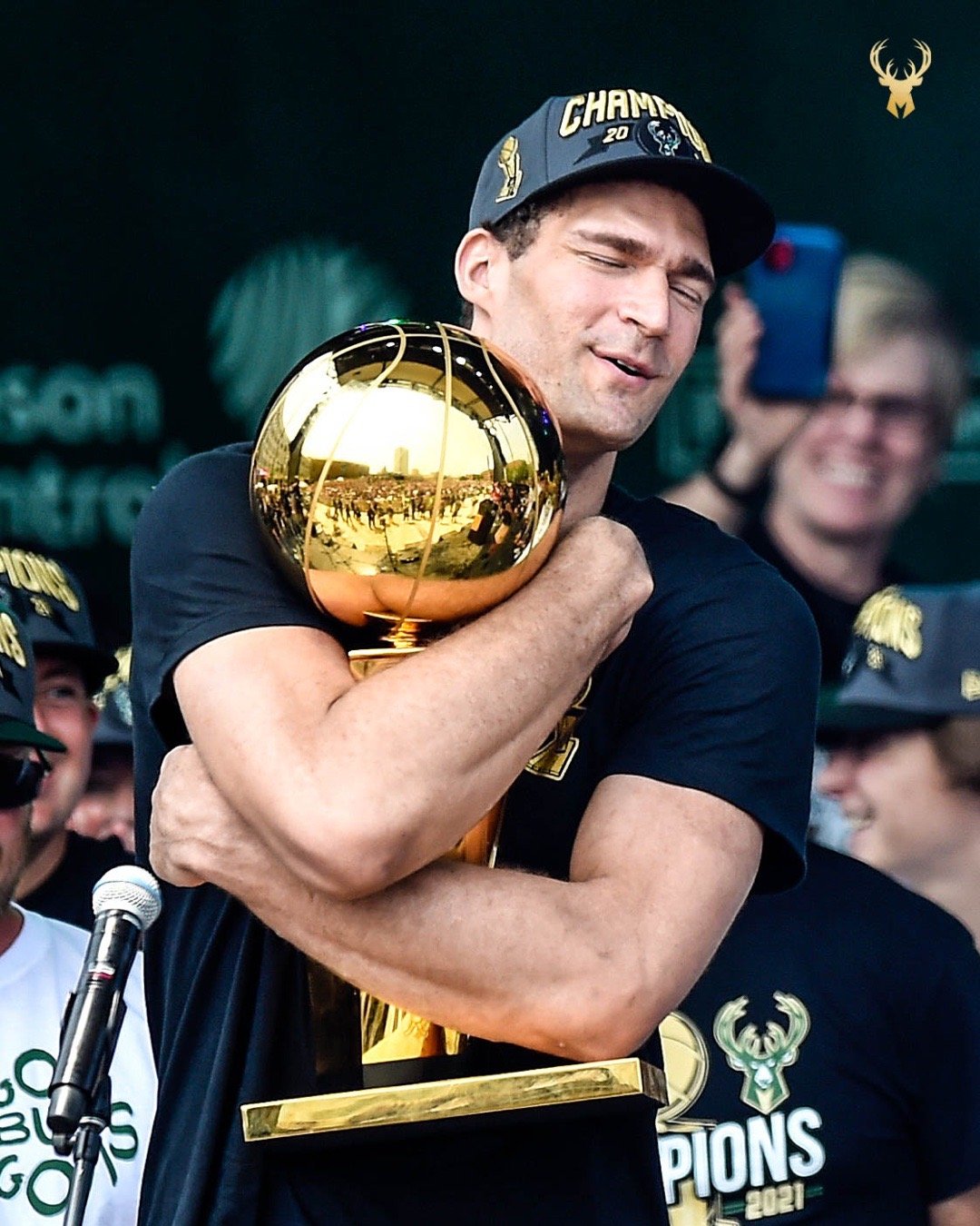 从集结日曼联备战CBA季后赛到罗马完成体检备战NBA季后赛，密尔沃基雄鹿转会期造点机会的简单介绍爱游戏APP